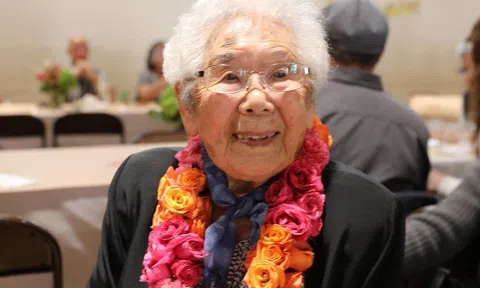 Cụ bà 110 tuổi vẫn khỏe mạnh, mỗi tuần đều đi làm tóc, bí quyết sống thọ chỉ nằm ở 2 chữ này