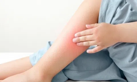 Chủ quan với dấu hiệu đau và lạnh đầu ngón chân, nam thanh niên suýt mất một bên chân