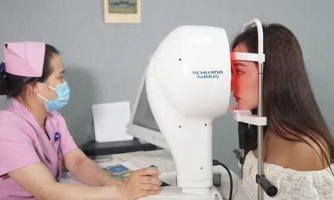 Mổ cận phương pháp Smile Pro: Quà tặng ý nghĩa cho con sau kỳ thi đại học
