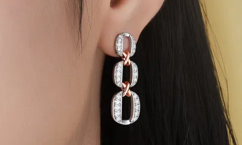 3 gợi ý trang sức không thể thiếu cho tủ đồ mùa thu của quý cô công sở