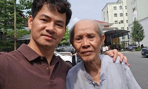 Bác tổ trưởng quen thuộc trên truyền hình nay bị điếc nặng, Xuân Bắc - Chí Trung thấy thương