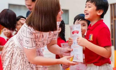 "Kiều nữ" Ngọc Lan nhận "trái ngọt" sau 5 năm ly hôn, giải nghệ vẫn được lên sân khấu nhờ con trai Thanh Bình