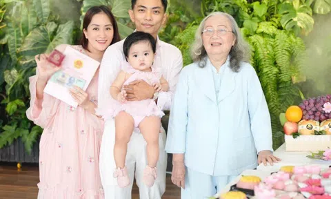 Con gái Khánh Thi khiến mẹ mừng ra mặt khi bốc thôi nôi quyển sổ đỏ, được gửi gắm cơ nghiệp bất động sản