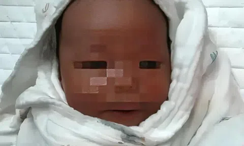 Con chào đời náo loạn bệnh viện, người đàn ông bị nghi ngờ không phải bố ruột, sự thật khó tin