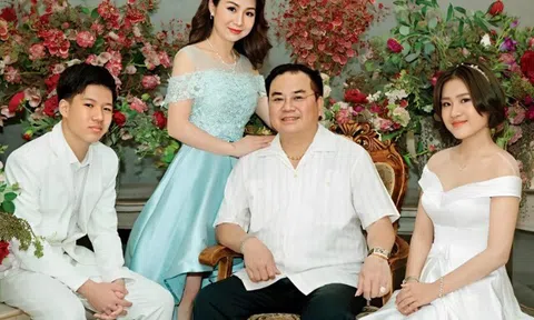 "Ngọc hoàng đời đầu" là NSND: Tự Long phải gọi bằng "sếp", phá lời thề để cưới vợ trẻ nay viên mãn bên 2 con