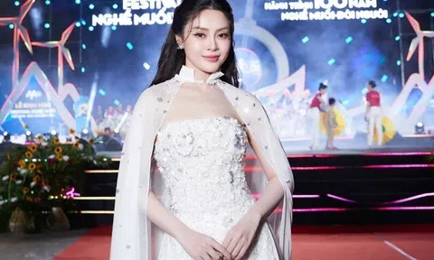Hoa hậu Lý Kim Thảo đẹp như "thần tiên tỷ tỷ" dự Festival Nghề muối Việt Nam