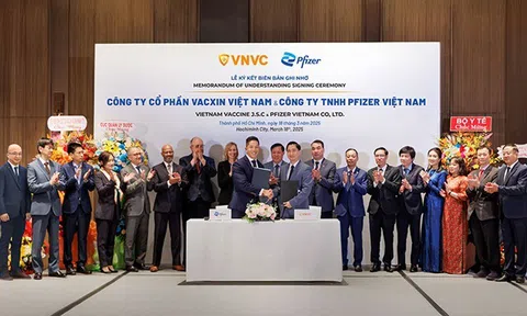 Hệ thống tiêm chủng VNVC và Pfizer ký hợp tác chia sẻ kiến thức sản xuất vắc xin