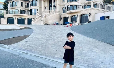 Đại gia Việt nuôi con sang chảnh trong biệt thự 4000m2 ở Mỹ, quý tử thích thú khi được "ăn dép"