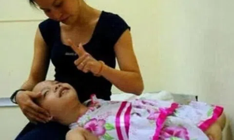Mẹ quyết sinh con không có tay&nbsp;chân dù gia đình nội chối bỏ, đứa trẻ càng lớn càng xinh như thiên thần