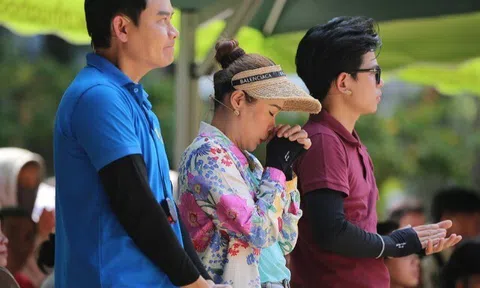 Nam MC VTV khóc nghẹn: "Bác sĩ nói con tôi bị tim, khuyên nên về lo hậu sự đi rồi sinh đứa khác"