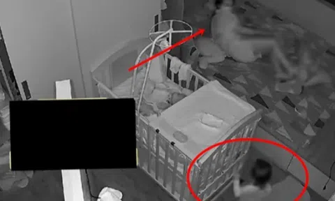 Mẹ sinh thêm em, camera ghi lại cảnh tượng bé gái 1 tuổi nửa đêm sang phòng tìm mẹ khiến tất cả bật khóc