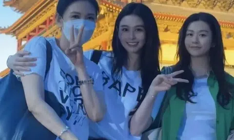 Nữ diễn viên 56 tuổi khiến nhiều người không tin là mẹ của con gái 24 tuổi, được yêu cầu bỏ khẩu trang