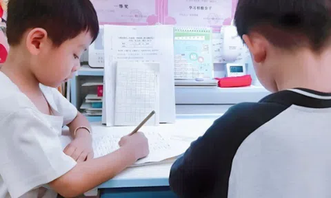 Con đi học luôn đứng đầu lớp, mẹ đứa trẻ tiết lộ "luật" của gia đình khiến hàng xóm bất ngờ