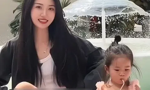 Định khoe cháu gái, bà ngoại hơn 40 tuổi bất ngờ nổi tiếng vì quá trẻ, quá xinh