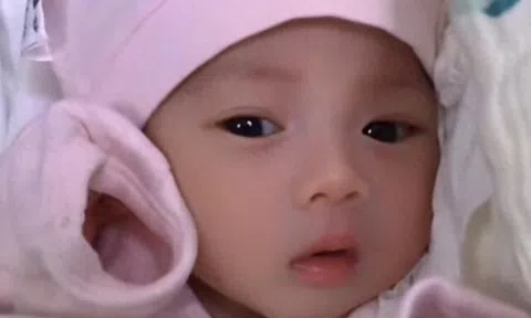 Bé gái khiến cả bệnh viện nháo nhào vì vừa chào đời đã xinh như “hoa hậu”, dân tình xôn xao diện mạo bố mẹ