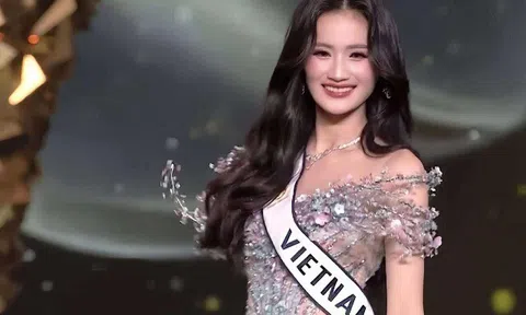 Chung kết Miss World: Ý Nhi cùng dàn người đẹp mở màn trong trang phục dạ hội lộng lẫy