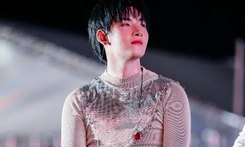 Hùng Huỳnh xúc động khi được hàng ngàn khán giả tổ chức sinh nhật trong đêm concert ở Huế