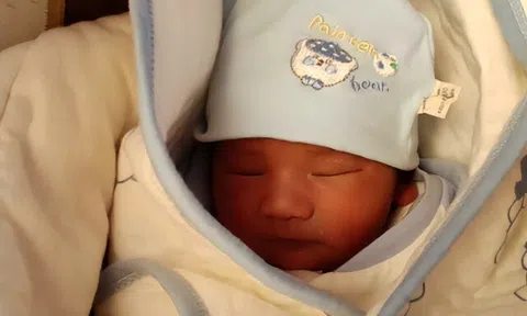Mẹ bỉm vui mừng khi con sơ sinh ngủ suốt đêm không quấy khóc nhưng đến bệnh viện bác sĩ kết luận: Quá nguy hiểm!