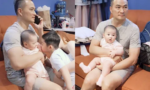 Chi Bảo bận công việc vẫn ngồi ôm con cho vợ đại gia làm điệu, bà xã nhìn ái nữ thừa nhận mình "đẻ thuê"