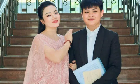 Nữ Tiến sĩ - NSƯT trẻ nhất Việt Nam hiếm hoi khoe quý tử khôi ngô, nối nghiệp mẹ chuẩn "hổ phụ sinh hổ tử"