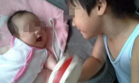 Người mẹ phát hiện con 1 tuổi cứ được anh trai bế là khóc thét, lúc kiểm tra cơ thể đứa trẻ, mẹ mới tá hoả
