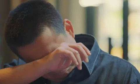 Phát hiện 2 con trai không phải con ruột, chồng giả vờ không biết rồi giục vợ sinh thêm con và cái kết