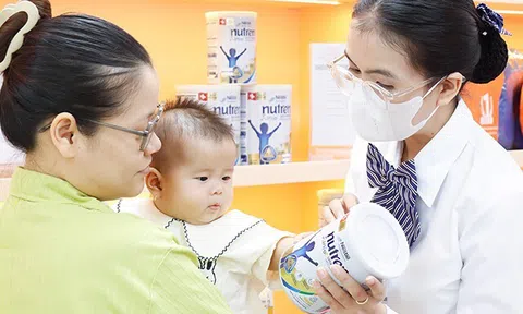 VNVC ký hợp tác kịp thời mang giải pháp dinh dưỡng y học từ Châu Âu cho trẻ nhỏ giữa “bão sữa giả”