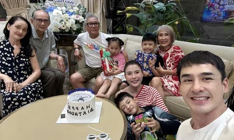 Mẹ Thúy Diễm cùng bạn đời từ Ý về Việt Nam để trông cháu, hội ngộ thân tình với phụ huynh Lương Thế Thành