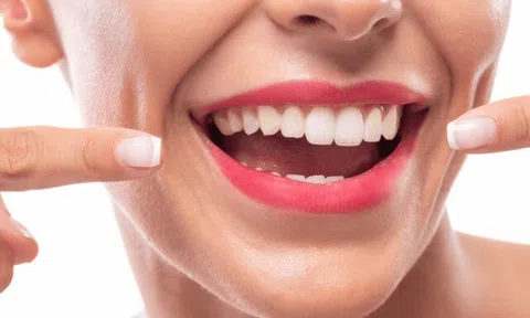Nướu khỏe mạnh: Chìa khóa giữ gìn nụ cười rạng rỡ cho phái đẹp