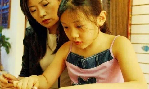 Bố kiếm 3,6 tỷ đồng/năm, chi gần 1 nửa lương cho con đi học, tình trạng của đứa trẻ thật đáng thương