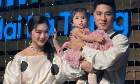 Diễn viên Thanh Trúc công khai danh tính chồng nổi tiếng, dọn tiệc thôi nôi hoành tráng cho ái nữ như "bản sao" của bố