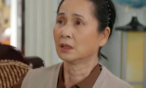 Mẹ chồng mang 20 trứng gà lên phố mừng đầy tháng cháu, nửa đêm thấy cảnh con dâu xách túi của bà đặt ra cửa