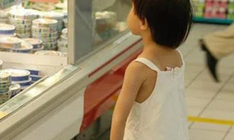 "Mẹ ơi cho con tiền!", phản ứng thông minh của người mẹ khiến nhiều người vội học hỏi
