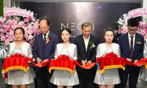 Nhiều gương mặt nổi tiếng xuất hiện tại showroom mỹ phẩm Neom Malaysia khẳng định chất lượng