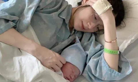 Để con lại cho ông bà nuôi rồi bỏ đi biệt tích, 15 năm sau con dâu được bố chồng cúi đầu cảm ơn