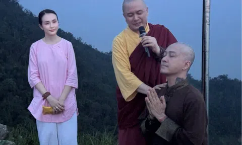 Tuấn Hưng bất ngờ cạo trọc đầu, Hương Baby tâm sự sau khi chứng kiến cảnh chồng xuống tóc: "Tu là buông bớt sân si"