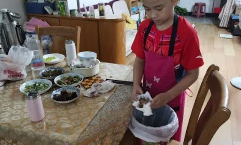 "Tại sao mẹ cứ bắt con làm việc nhà?", câu trả lời của người mẹ chuẩn văn mẫu khiến nhiều PH vội học hỏi