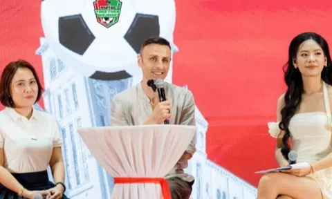 Dimitar Berbatov và cuộc hội ngộ đậm chất cảm xúc với người hâm mộ Việt Nam tại Đà Nẵng