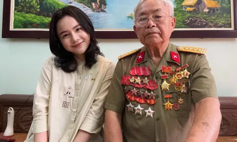 Ca sĩ Thái Trinh kể về bố ruột là Đại tá: "Ông đang mong bế cháu ngoại lắm rồi"
