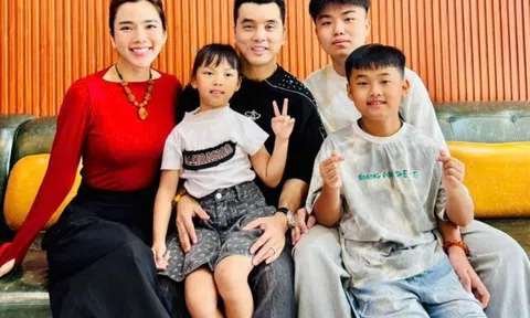 Ưng Hoàng Phúc bồi hồi tiễn con riêng của vợ đi Mỹ định cư, hé lộ ngành học của quý tử ở trời Tây