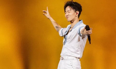 Hoàng Dũng hát nhảy liên tục 3,5 tiếng, trình diễn hơn 30 ca khúc trong concert "Xoay tròn"