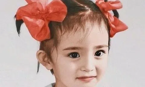 Bé gái bị bố ruột "chê" không xinh, học kém, lớn lên đạt giải "Gương mặt đẹp nhất thế giới", lương trăm tỷ