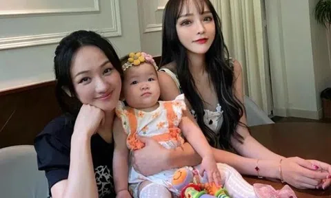Xinh như gái 20, bà nội U50 chăm cháu thường xuyên bị nhầm là mẹ bỉm, con dâu tiết lộ điều ít người biết