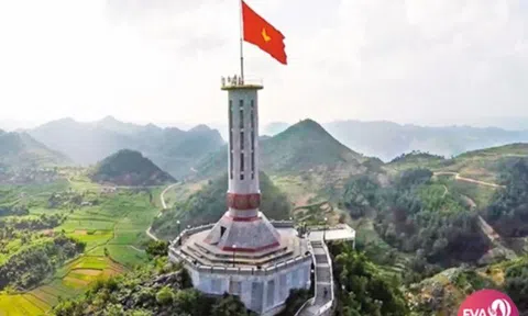 Lũng Cú hùng vĩ: Khám phá vẻ đẹp địa đầu Tổ quốc nơi cột cờ tung bay giữa thiên nhiên hoang sơ và văn hóa đậm đà