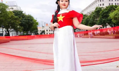 Mẫu nhí Dory Như tỏa sáng trong tà áo dài đỏ sao vàng mừng 2/9