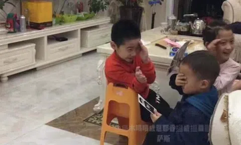 "Làm gì nếu gặp phải cảnh nhạy cảm khi đang xem TV cùng con?", mẹ trả lời quá thông minh khiến ai cũng vội học hỏi