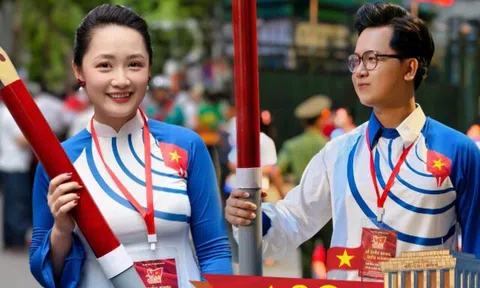 Dàn BTV VTV tham gia diễu hành A80: Người từng "không được lên dẫn vì quá xấu", người thi đỗ 2 trường đại học