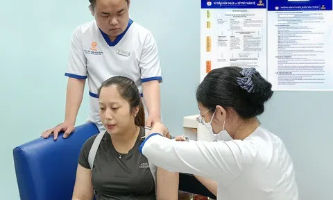 Mũi tiêm giúp mẹ bầu bảo vệ bé yêu khỏi Ho gà ngay từ khi con lọt lòng