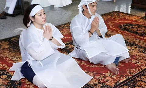 Vợ Cao Minh Đạt "bế" bụng bầu chịu tang bố chồng, khán giả xót cảnh ông nội không kịp nhìn mặt cháu