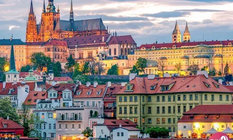 Khám phá vẻ đẹp cổ tích của Prague, hành trình qua thành phố Ngàn Tháp, Cầu Charles lãng mạn và lâu đài huyền thoại.